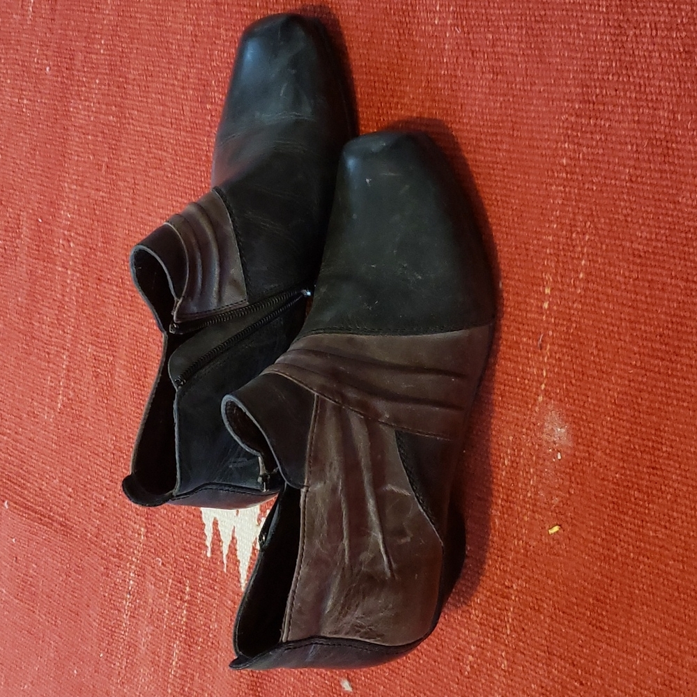 Fidji booties, size EUR 37.5 (US 7.5)